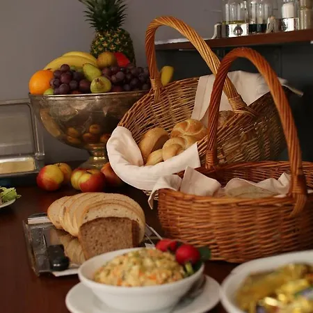 Adria Hotel 2*