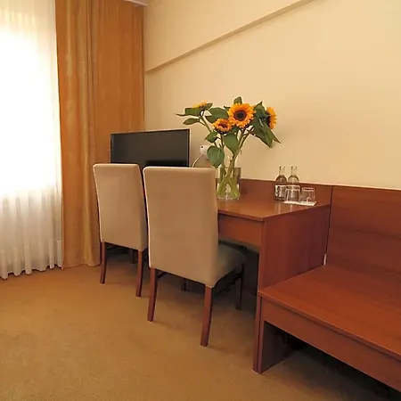 Adria Hotel 2*