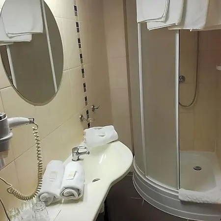 Adria Hotel 2*